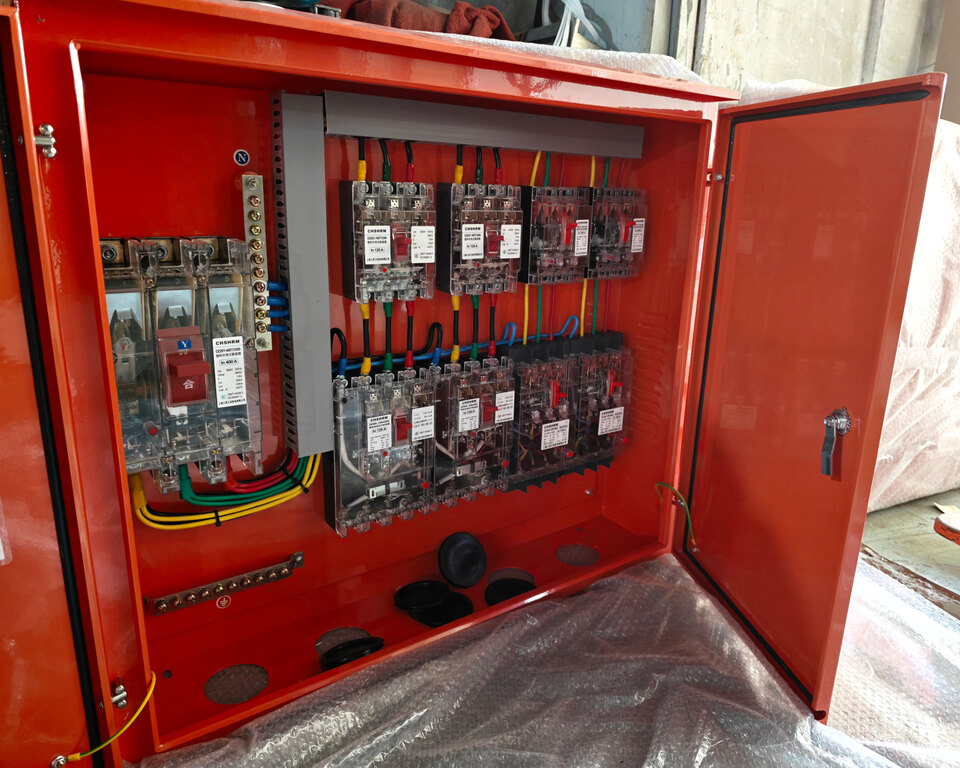 Kuidas saavad ehitusplatside elektrijaotusstandardid globaalse taristu kuumenedes sammu pidada? Ouyue Electric tõi turule kõrge kaitsega roostevabast terasest välistingimustes kasutatava vasaku ja parema kaheukselise kasti